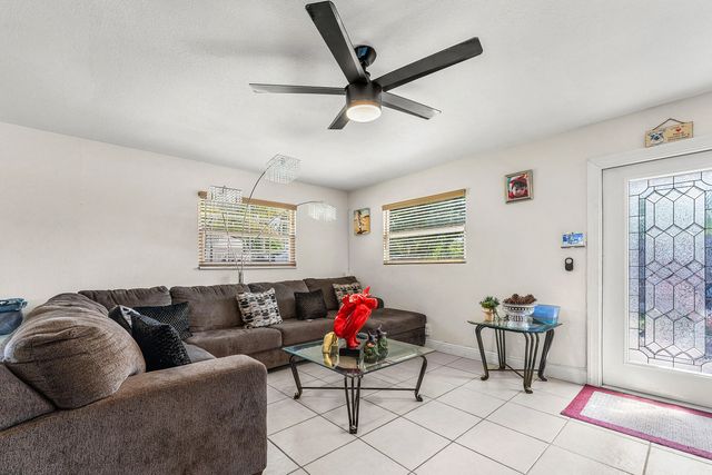 5 of 27 - 2907 Apalachee Road, Palm Springs, FL