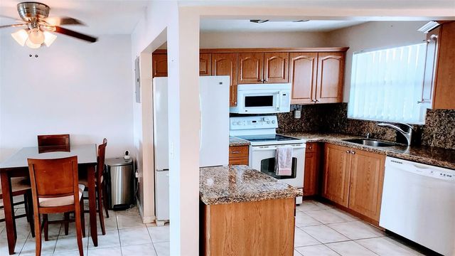 3 of 24 - 2721 N Pine Island Road #309, Sunrise, FL