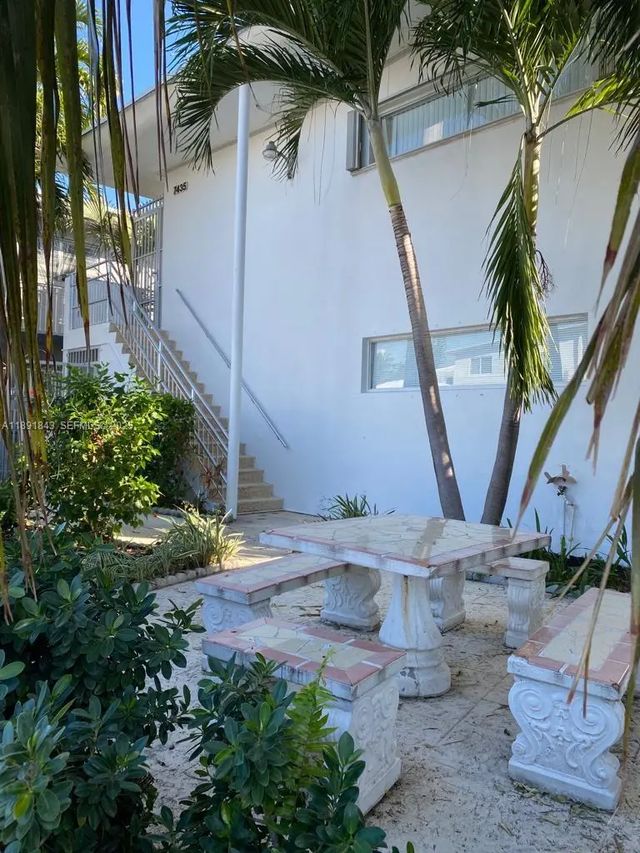 7435 Byron Avenue, Miami Beach