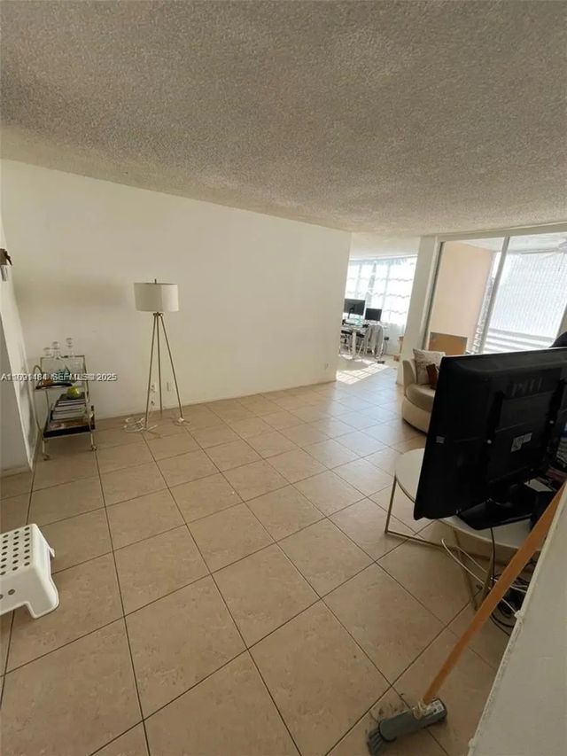 9460 Live Oak Place #309, Davie