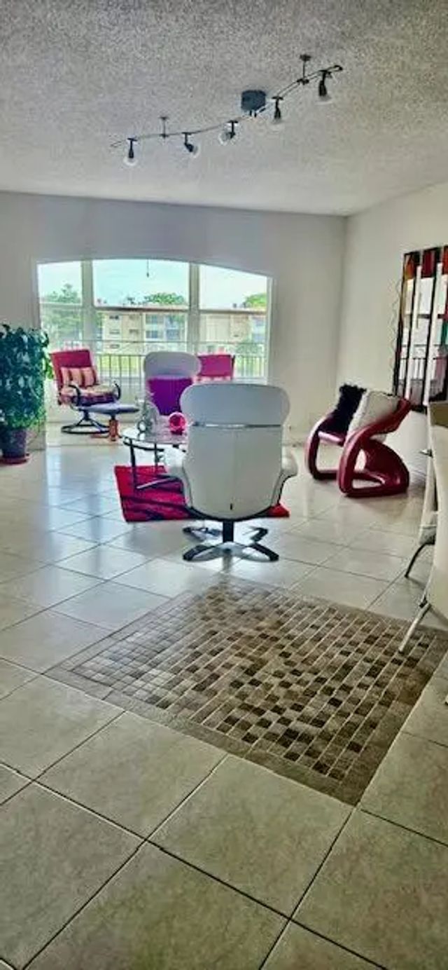 4 of 39 - 2700 Sunrise Lakes Drive W #301, Sunrise, FL