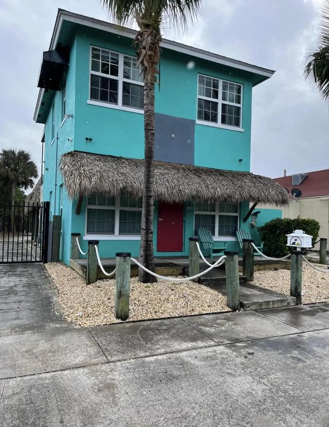 112 Mayfield Road, Lantana