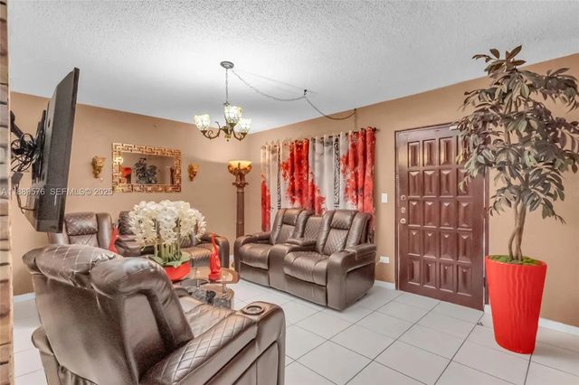 4 of 9 - 830 E 12th Place, Hialeah, FL