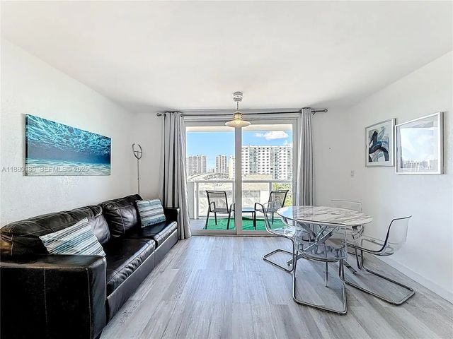 5 of 23 - 19201 Collins Avenue #636, Sunny Isles Beach, FL