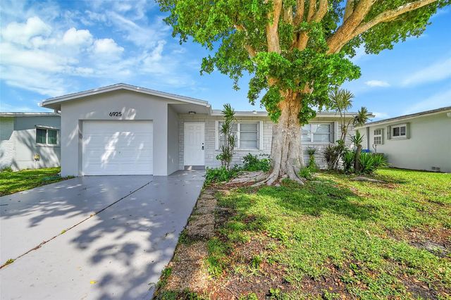 2 of 35 - 6925 Nw 11th Street, Margate, FL