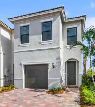 Photo of Listing #R11130640