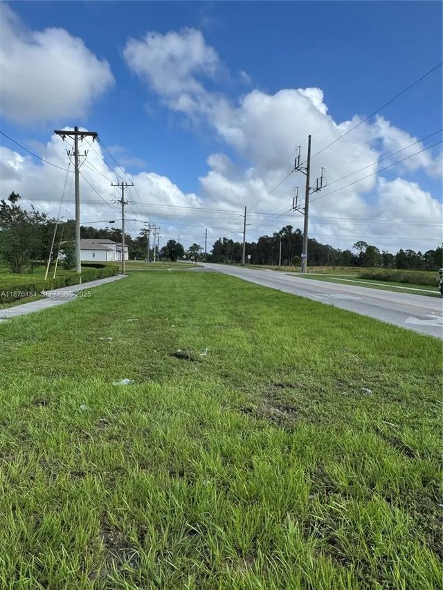 5 of 7 - 861 Barcia, Lehigh Acres, FL