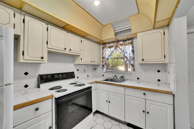 5 of 34 - 2901 Sunrise Lakes Drive #101, Sunrise, FL