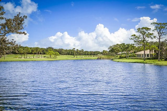5611 Se Foxcross Place #5611, Stuart