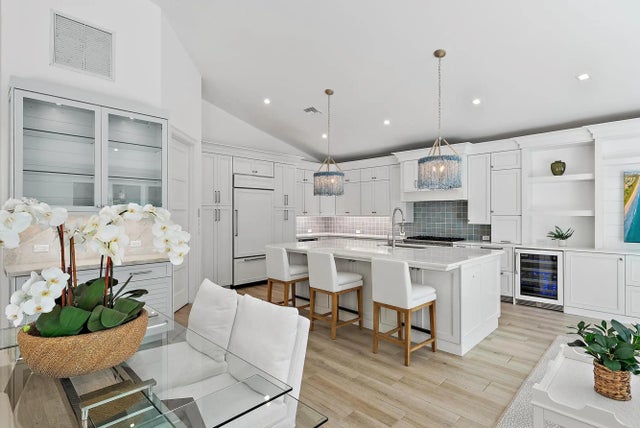 Photo of Listing #R11130876