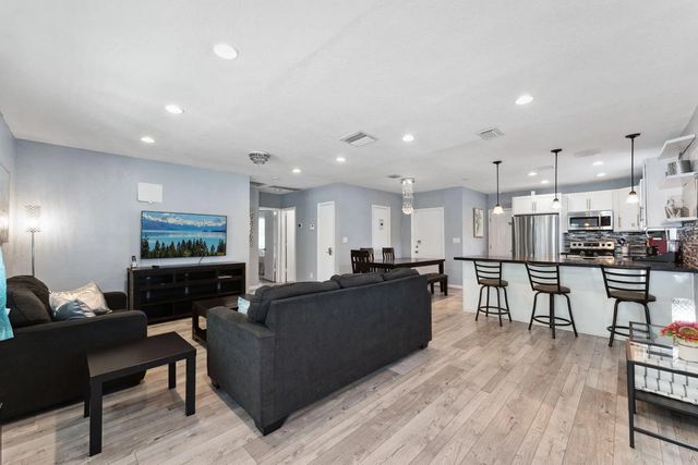 4 of 35 - 1631 N Andrews Square, Fort Lauderdale, FL