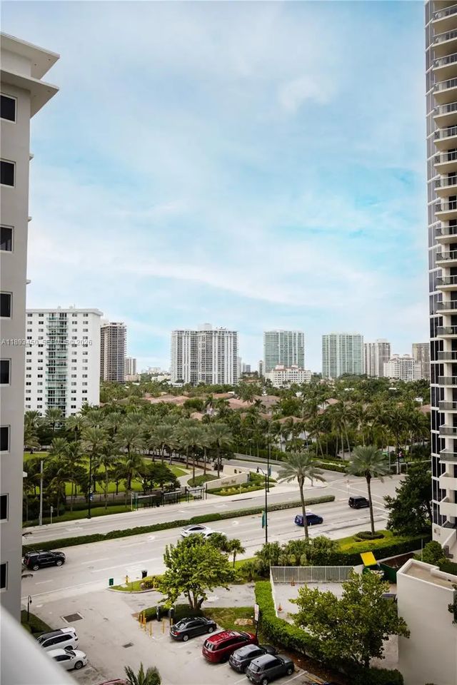 4 of 59 - 19201 Collins Avenue #720, Sunny Isles Beach, FL