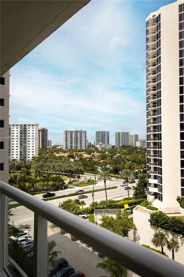 5 of 59 - 19201 Collins Avenue #720, Sunny Isles Beach, FL