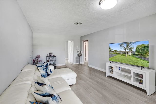 5 of 37 - 4017 Woodside Drive, Coral Springs, FL