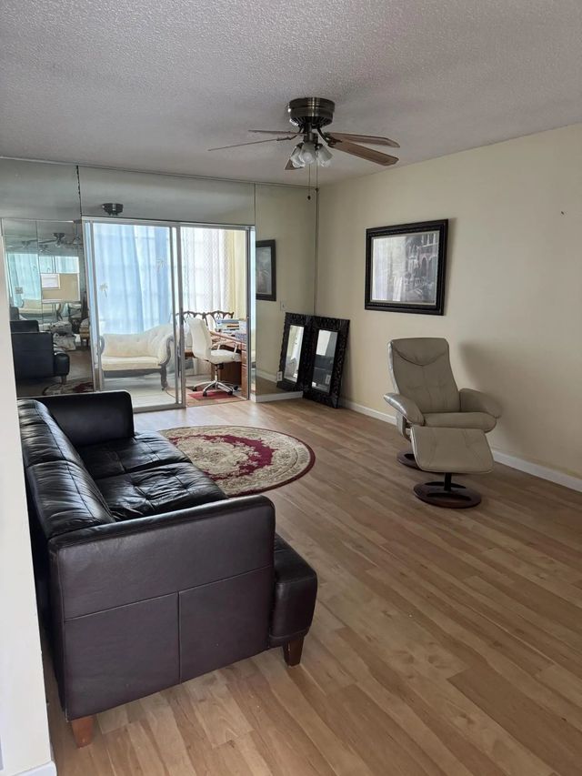 4 of 10 - 2515 Ne 1st Court #215, Boynton Beach, FL