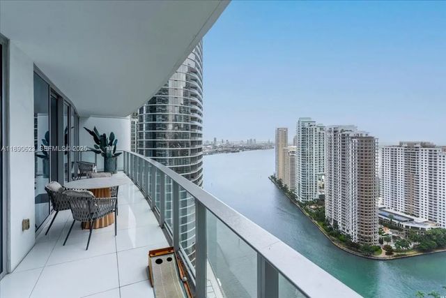 2 of 31 - 200 Biscayne Boulevard Way #3608, Miami, FL