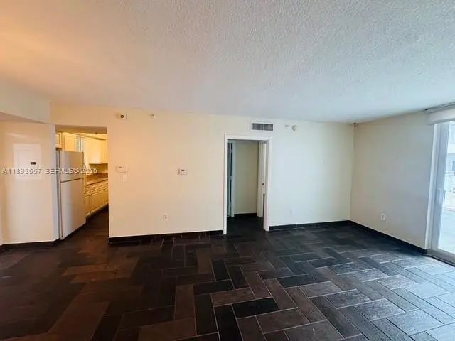 4 of 29 - 7800 Collins Avenue #203, Miami Beach, FL