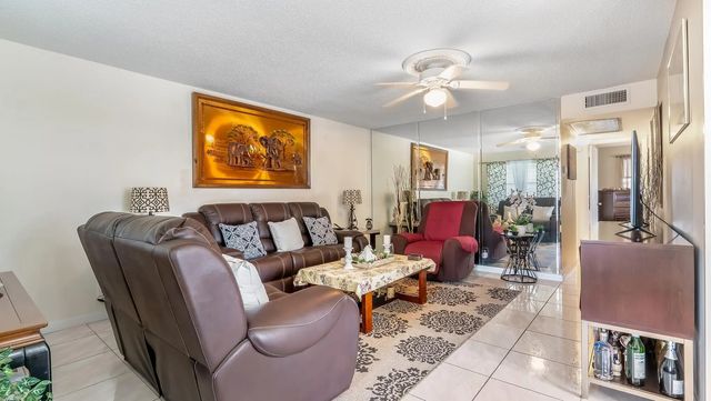 3 of 11 - 239 Windsor K, West Palm Beach, FL