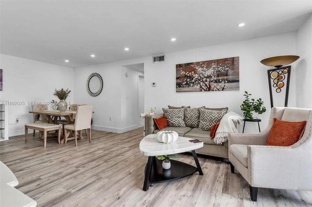 5 of 33 - 9310 Fontainebleau Boulevard #201, Miami, FL