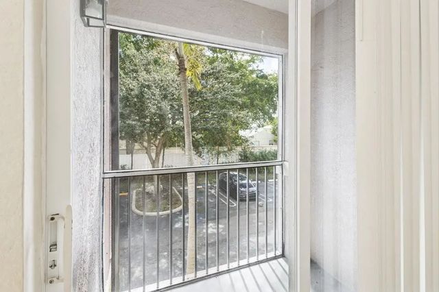 6384 W Sample Road W #6384, Coral Springs