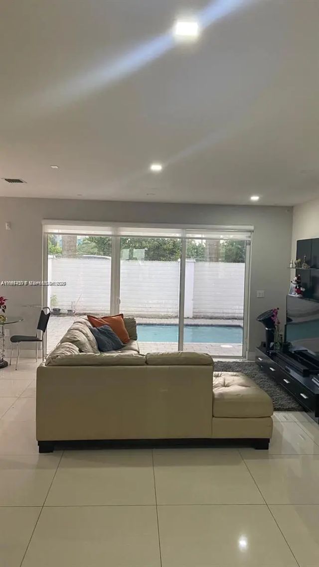 4 of 9 - 9880 Nw 74th Terrace, Doral, FL