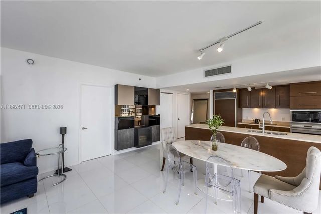 5 of 20 - 475 Brickell Avenue #4015, Miami, FL