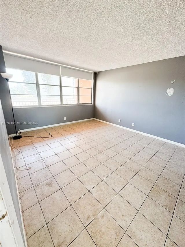 2 of 14 - 2025 Ne 164th Street #206, North Miami Beach, FL