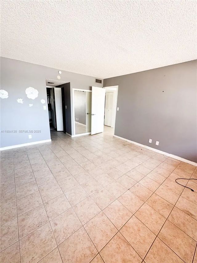 3 of 14 - 2025 Ne 164th Street #206, North Miami Beach, FL