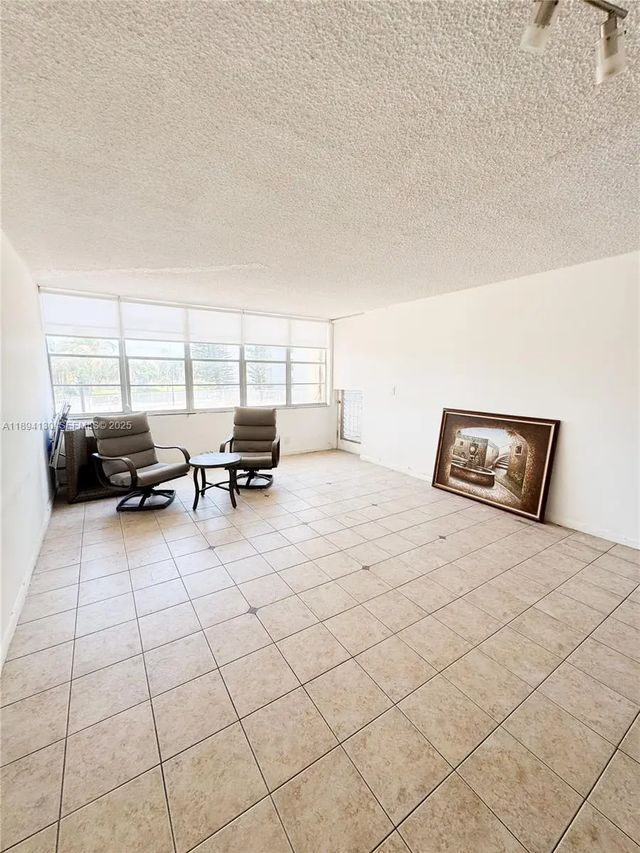 5 of 14 - 2025 Ne 164th Street #206, North Miami Beach, FL