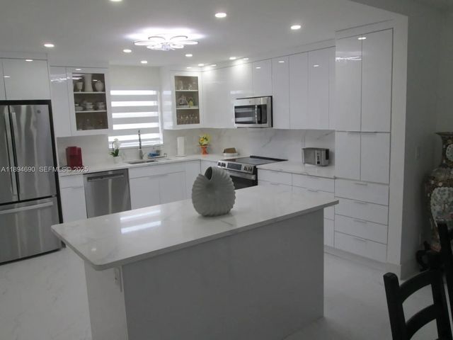4 of 18 - 150 S Hollybrook Terrace #303, Pembroke Pines, FL