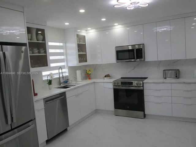 5 of 18 - 150 S Hollybrook Terrace #303, Pembroke Pines, FL