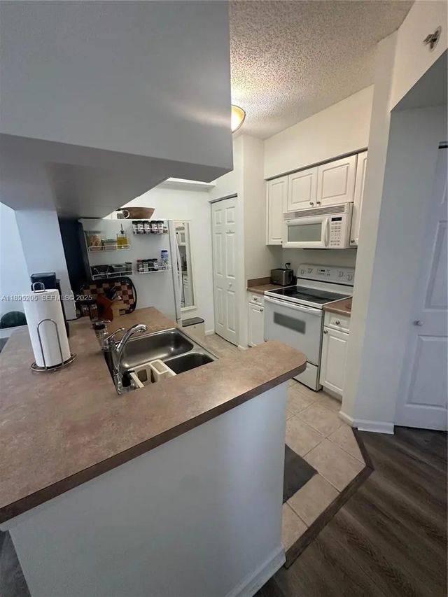 3 of 13 - 17125 N Bay Road #3402, Sunny Isles Beach, FL
