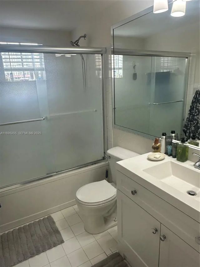 5 of 13 - 17125 N Bay Road #3402, Sunny Isles Beach, FL