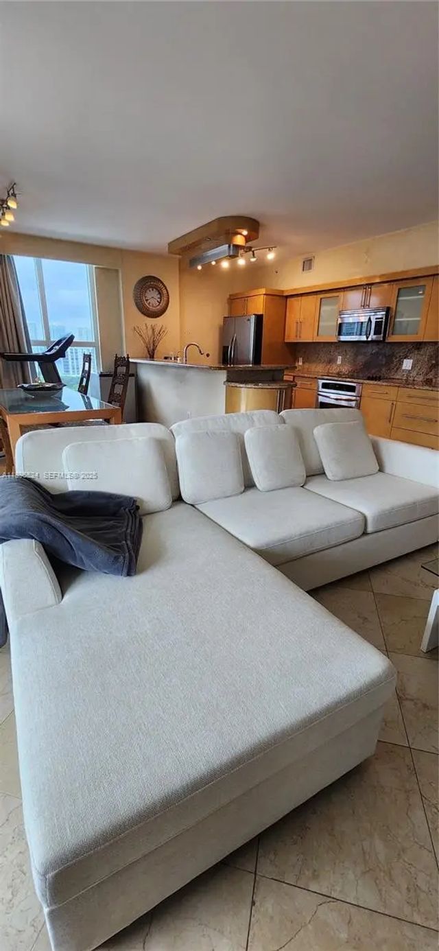 3 of 26 - 17555 Sw Atlantic Boulevard #ph2, Sunny Isles Beach, FL