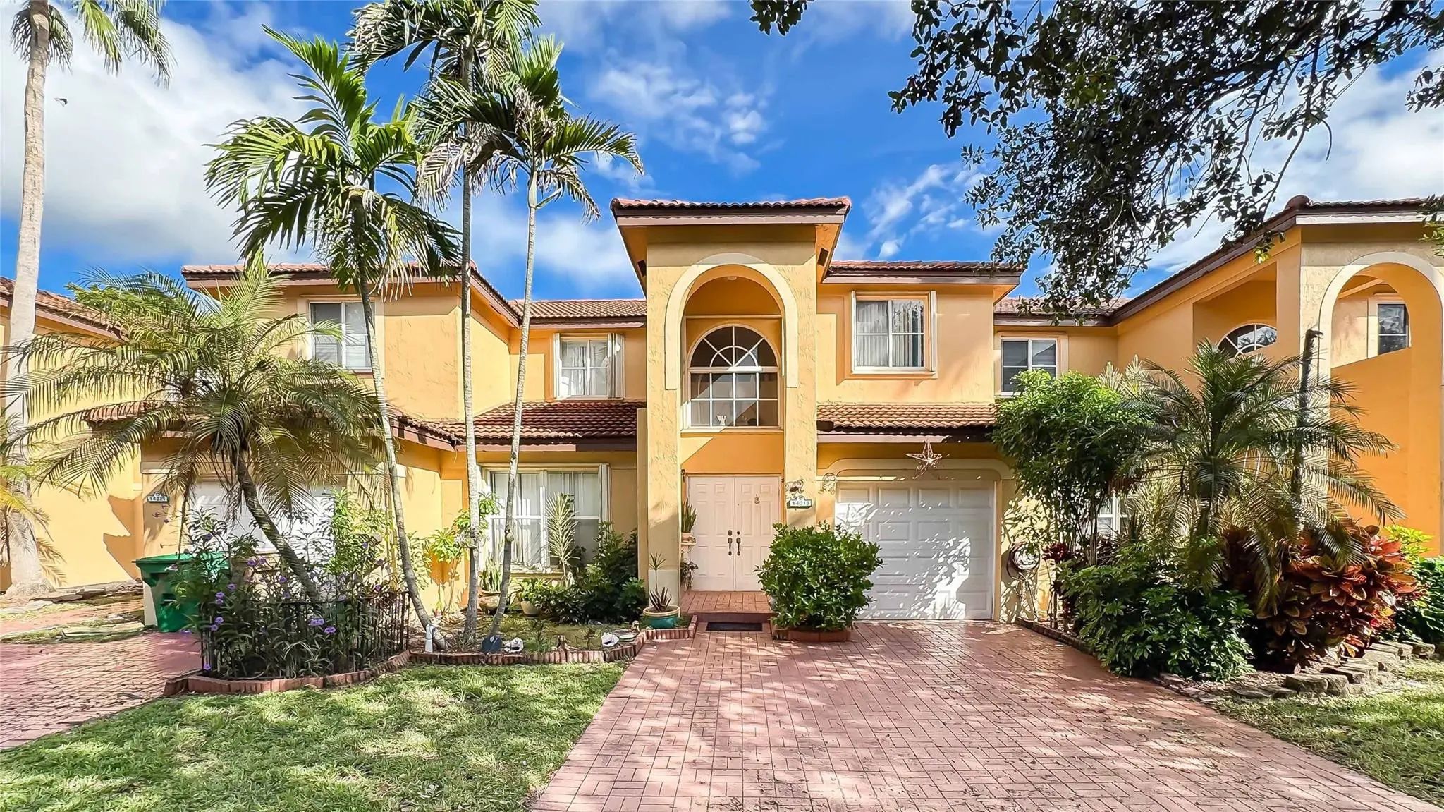 14015 N Forest Oak Circle #14015, Davie