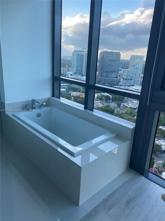 4 of 8 - 650 Ne 32nd Street #3108, Miami, FL