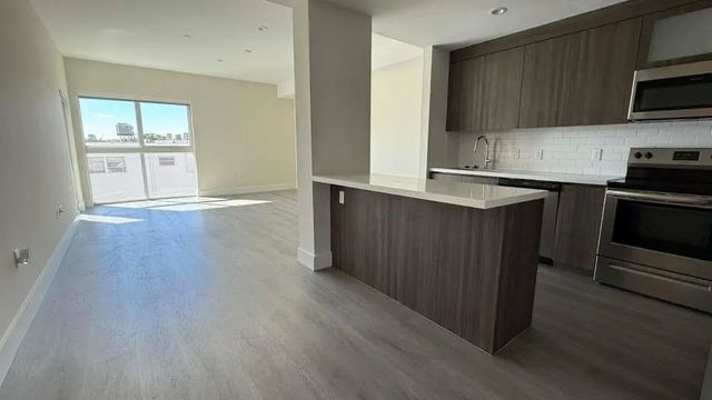2 of 16 - 1938 Jackson Street #305, Hollywood, FL