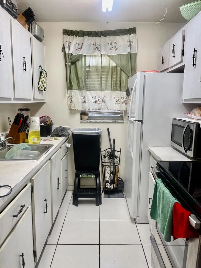 4 of 5 - 205 Ne 3rd Street #105, Boynton Beach, FL