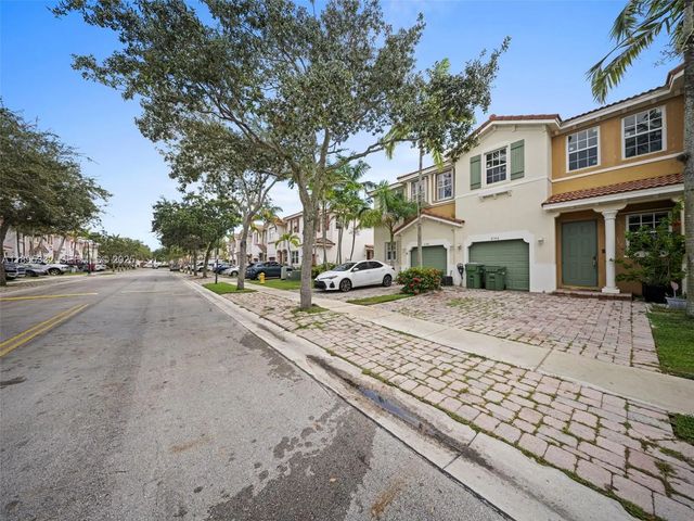 3 of 35 - 2104 Ne 3rd Court, Homestead, FL