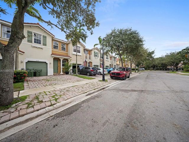 4 of 35 - 2104 Ne 3rd Court, Homestead, FL