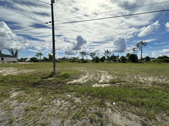 3527 Ne 14 Place, Cape Coral