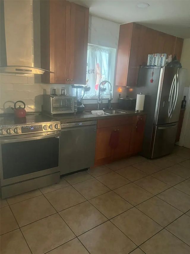 5 of 7 - 20131 Nw 14th Avenue, Miami Gardens, FL