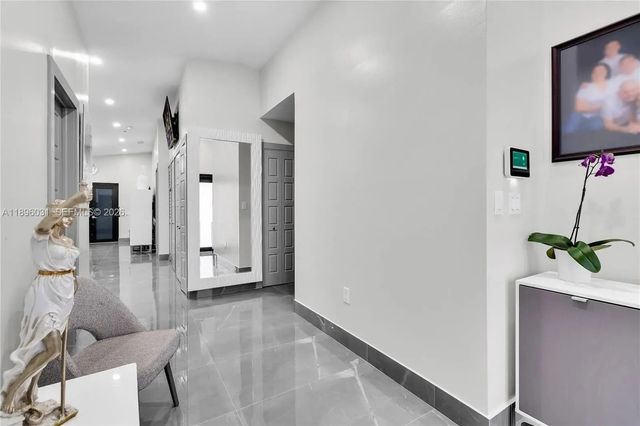 4 of 28 - 3118 W 71st Place, Hialeah, FL