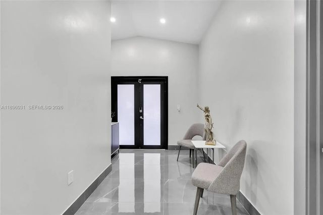 5 of 28 - 3118 W 71st Place, Hialeah, FL