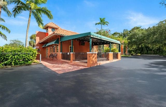 6330 Miramar Parkway, Miramar