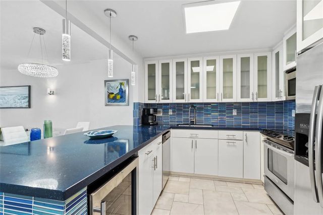 2 of 20 - 2301 Collins Avenue #1015, Miami Beach, FL