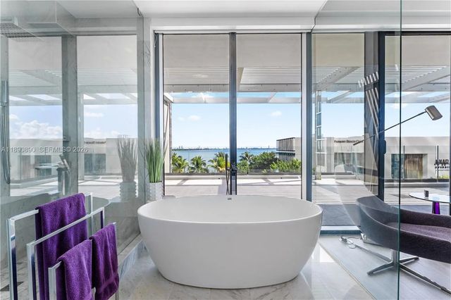 650 Ne 32nd Street #bh7, Miami