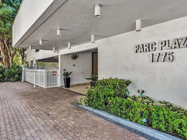 2 of 22 - 1775 Washington Avenue #8b, Miami Beach, FL