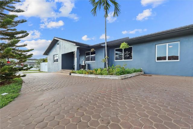 9795 Nw 27th Terrace, Doral