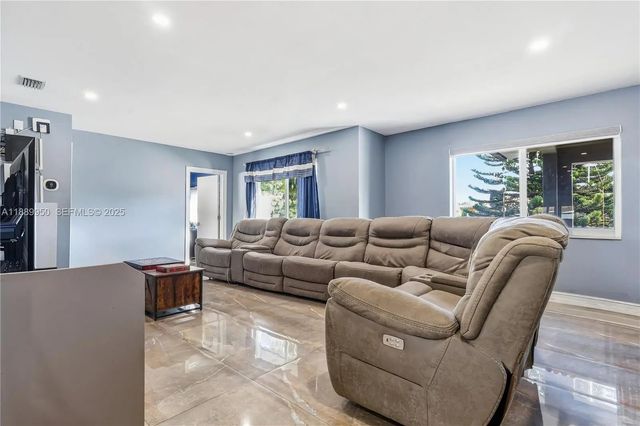 4 of 34 - 9795 Nw 27th Terrace, Doral, FL